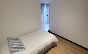 Excelente habitación cerca parque Simon Bolivar, Embajada y Movistar3
